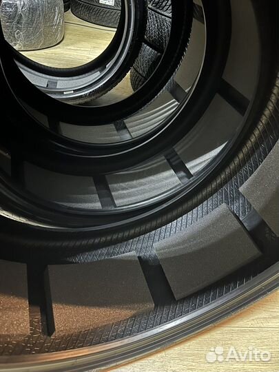 Pirelli Scorpion Winter 285/35 R22 и 265/35 R22