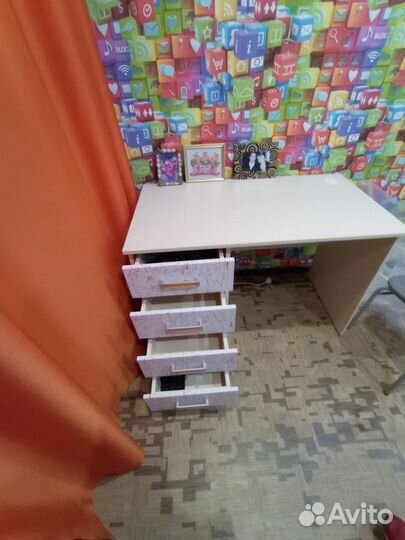 Продам детский компьютерный стол