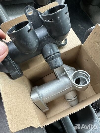 Фланец системы охлаждения Passat B5/Audi