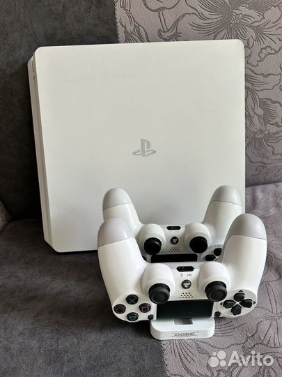 Ps4 slim 1tb + 2 геймпада и игры