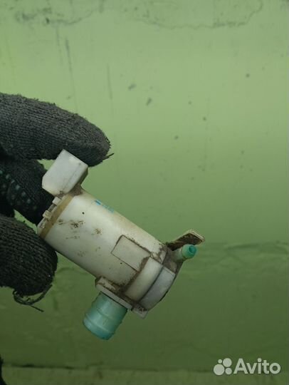 Насос омывателя лобового Nissan sunny fb15