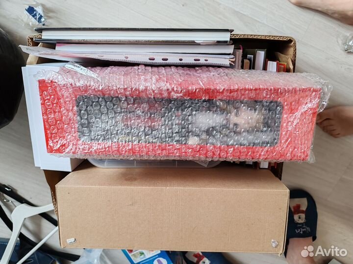 Новогодние игрушки, книги