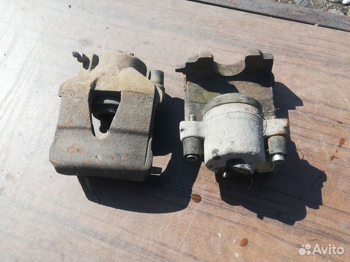 Суппорт передний Шкода Фабия 1