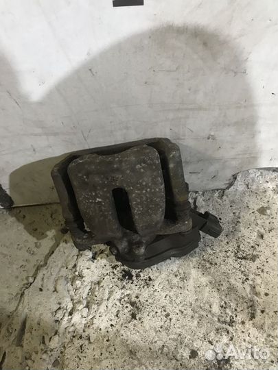 Суппорт тормозной задний правый Renault Scenic