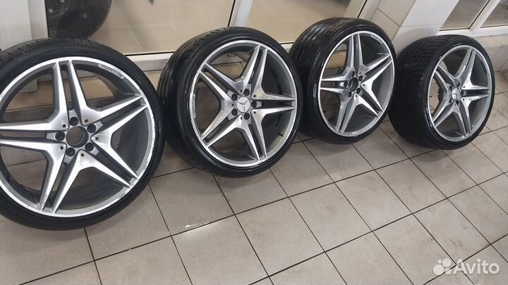 Комплект литых дисков на Mercedes-Benz AMG R20