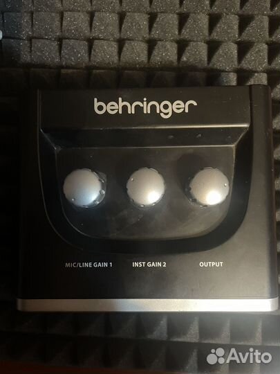 Звуковая профессиональная карта Behringer UM2