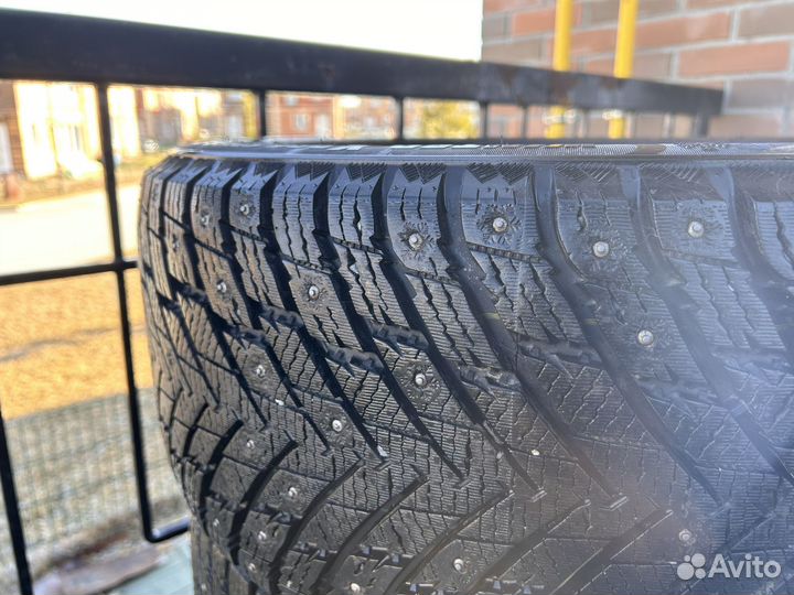 Roadmarch Winter XPro Studs 69 245/45 R18