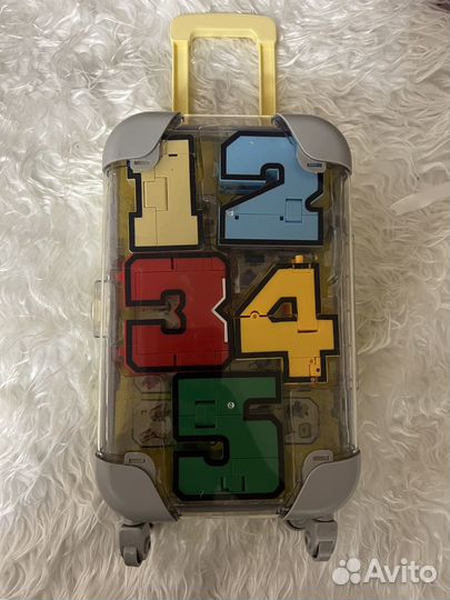 Цифры трансформеры в чемодане