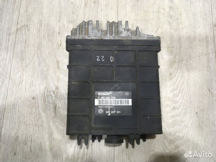 Блок управления двигателем Volkswagen Passat B3
