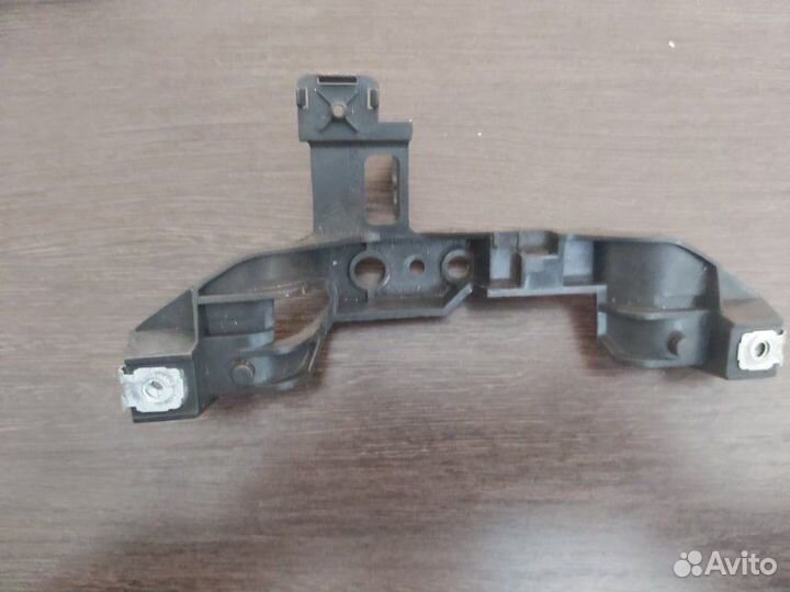 Кронштейн крепления подлокотника Volkswagen