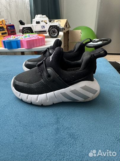 Кроссовки детские