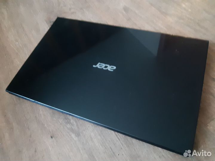 Отличный Acer V3-551. 15,6