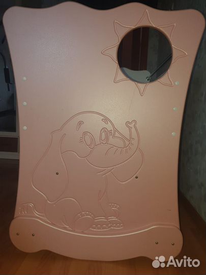 Детская кроватка с маятником