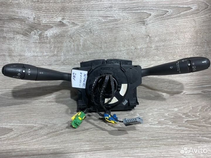 Блок подрулевых переключателей Peugeot Partner M59