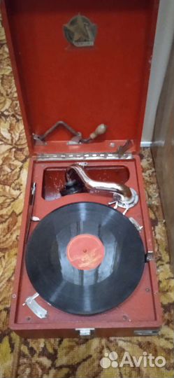 Старинный патефон