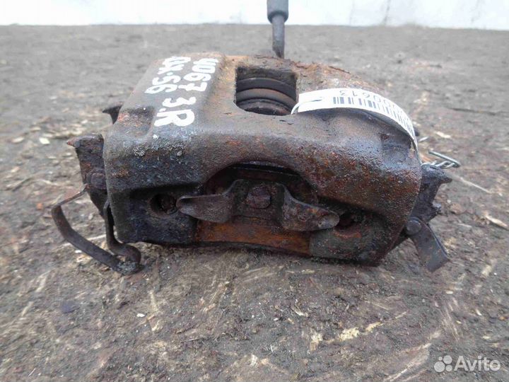 Суппорт задний правый Infiniti QX56 JA60