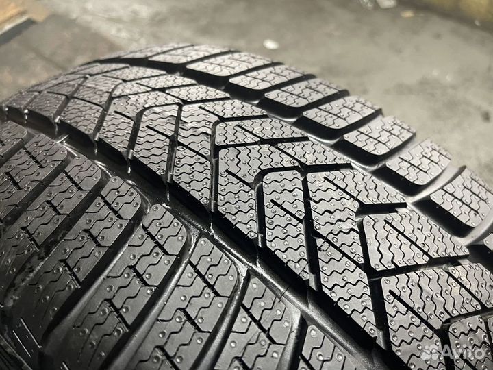 Pirelli Winter Sottozero 3 255/40 R20 101W