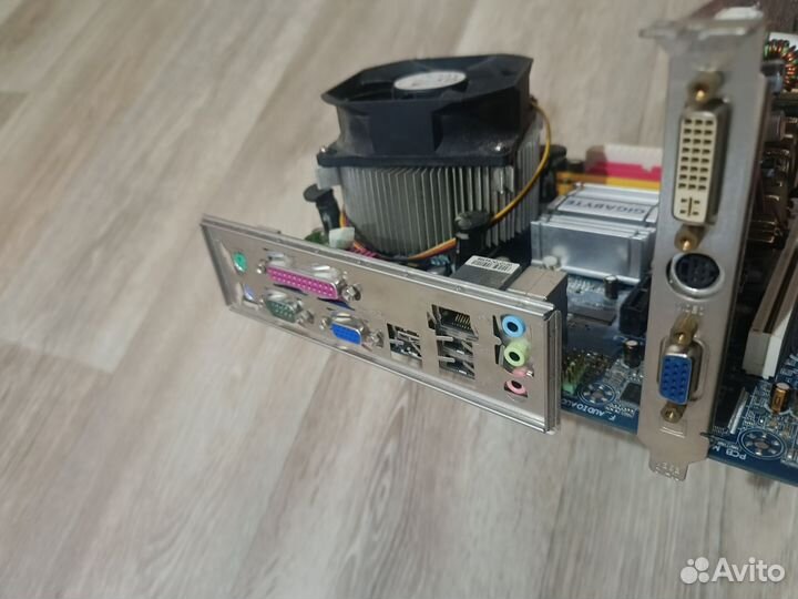 Материнская плата Gigabyte GA-945GCM S2C