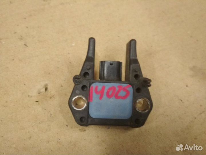 Датчик AirBag передний Toyota Sienna III