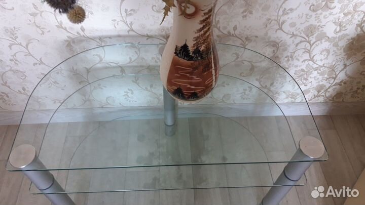 Столик для телевизора