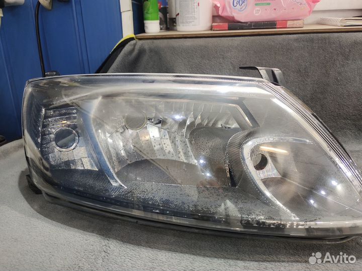 Фары на Лада Гранта