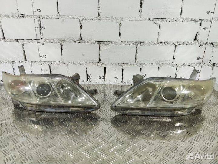 Фара галогеновая передняя левая Toyota Camry XV40