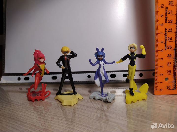 Фигурки Леди Баг из киндеров