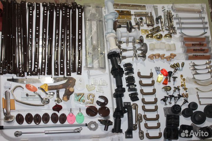 Ручка мебельная и колесо мебельное