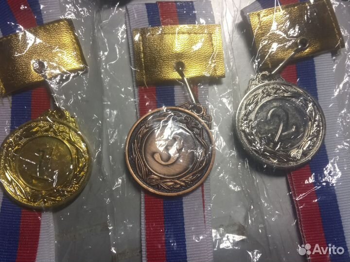 Медали для награждения с лентами