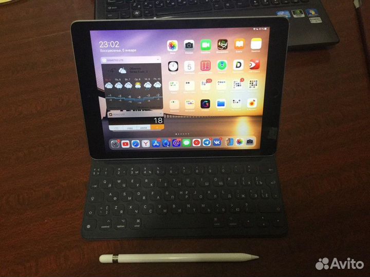 Apple iPad 10.2 + клавиатура и чехол, Ростест