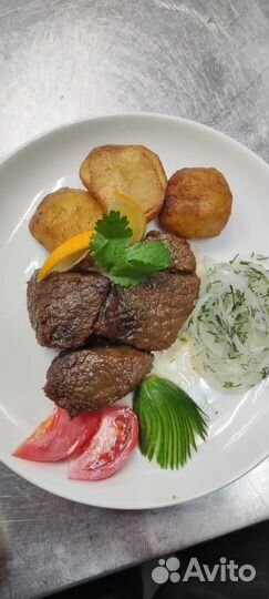 Мангальщик шашлычник