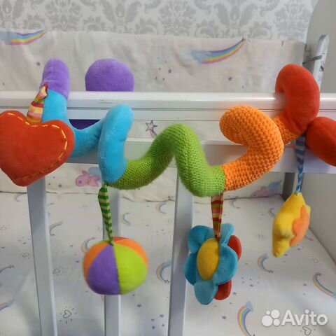 Подвесная спираль-змейка в кроватку или коляску
