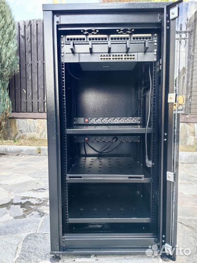 Телекоммуникационный шкаф 42U со стеклянной дверью