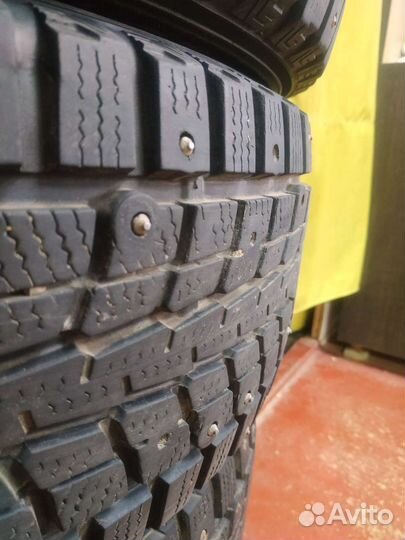 Dunlop SP Winter Ice 01 215/60 R17 96T