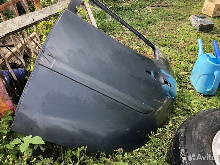 Задняя левая дверь mitsubishi l200