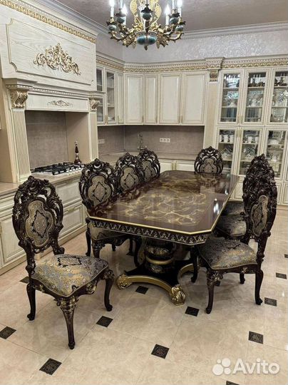 Кухонный стол и стулья комплект