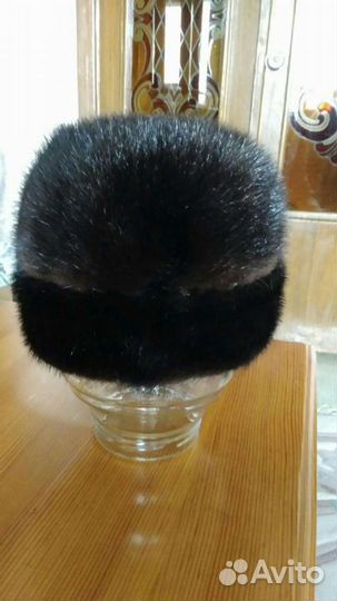 Женские меховые шапки