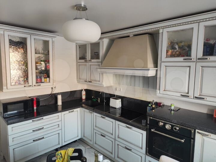 3-к. квартира, 81 м², 8/10 эт.