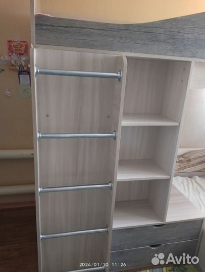 Кровать двухьярусная