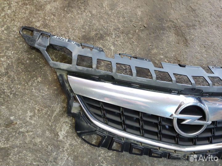 Решётка радиатора opel astra j