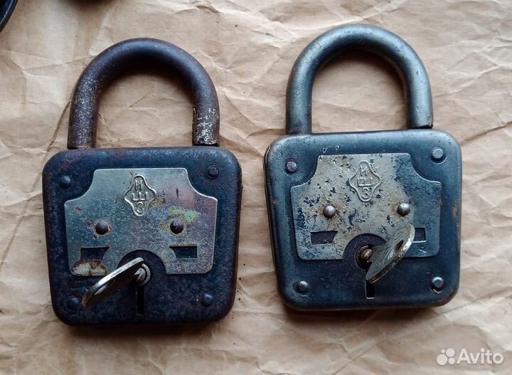 Замок старинный с клеймом
