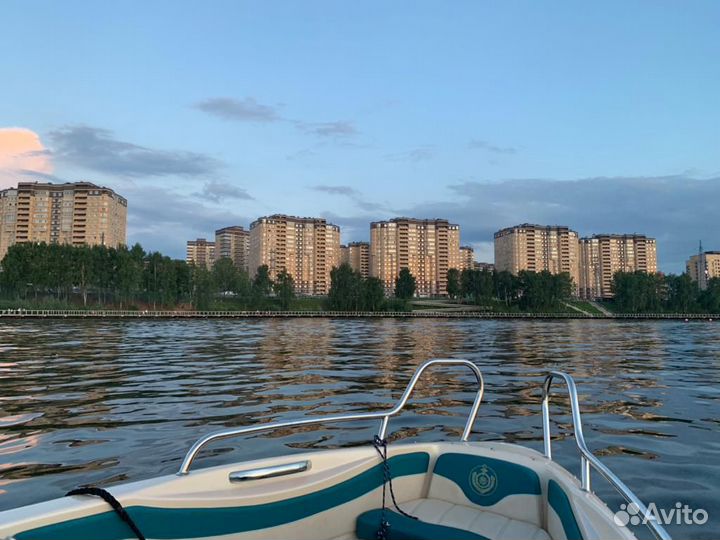 Прогулки по реке, аренда катера