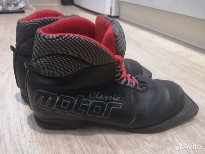 Продам лыжные ботинки в хорошем 37 размер