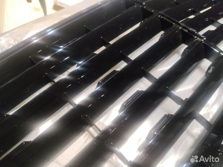 Вставка в решетку Мерседес 210