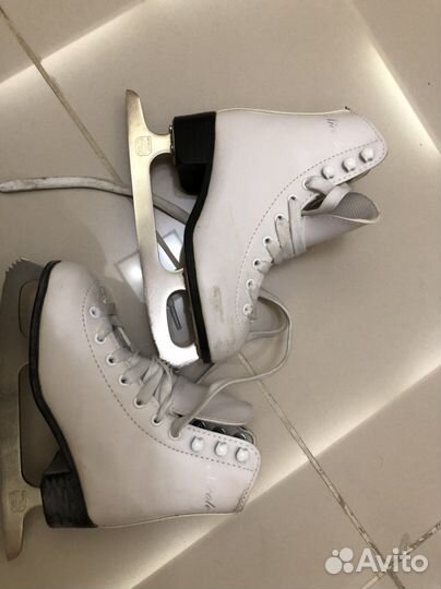 Фигурные коньки размер 30
