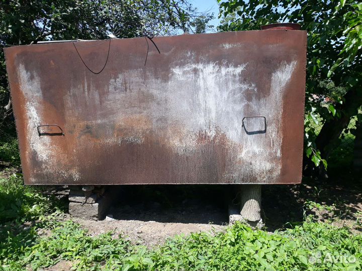 Железная емкость для воды