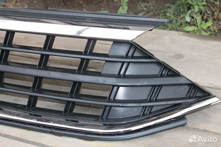 Volkswagen Polo мк6 решетка радиатора