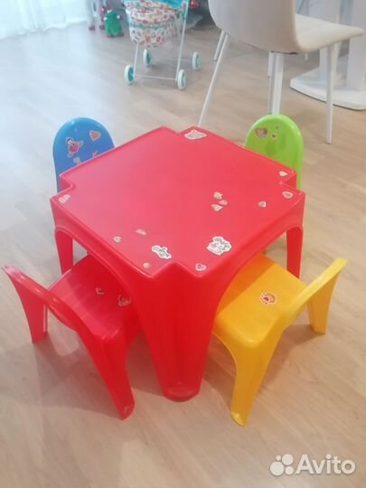 Детский столик со стульчиками