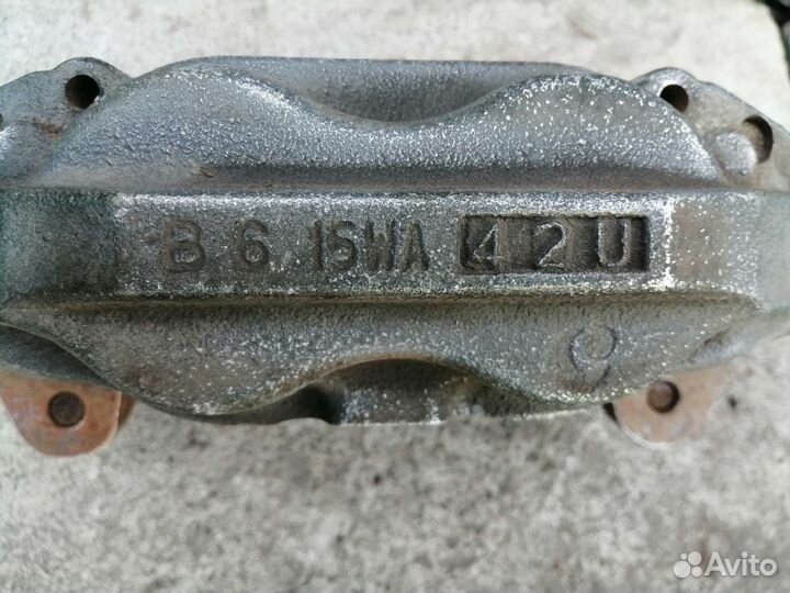 Суппорт передний левый Toyota land cruiser