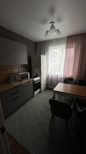 2-к. квартира, 56 м², 4/9 эт.